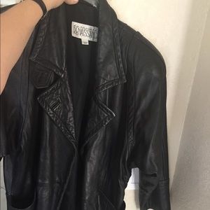 100% Black leather jacket, lightly used, men small